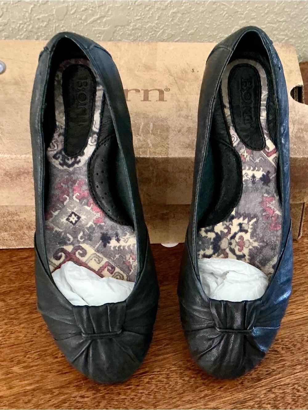 Born Adele Leather Ruched Toe Ballet Flats Black